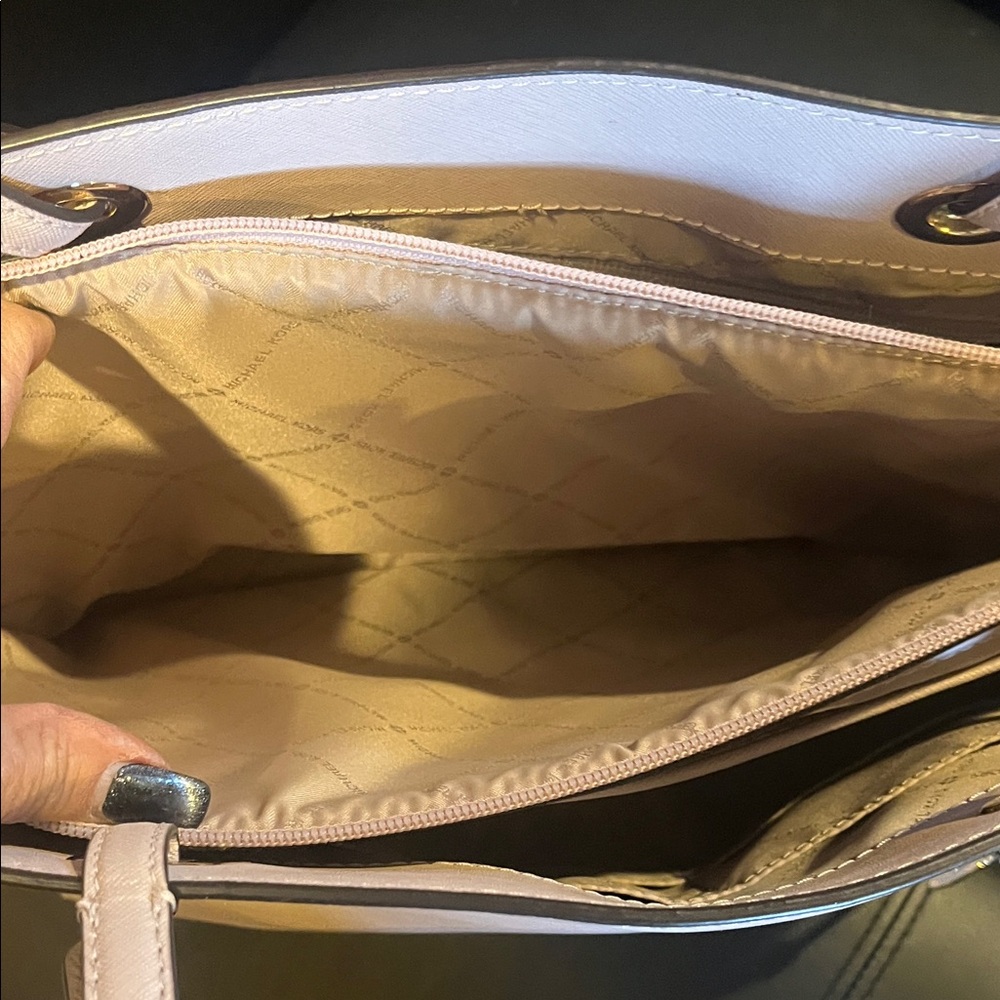 Michael Kors Light pink Tote with Gold Details with COA - Picture 7 of 13